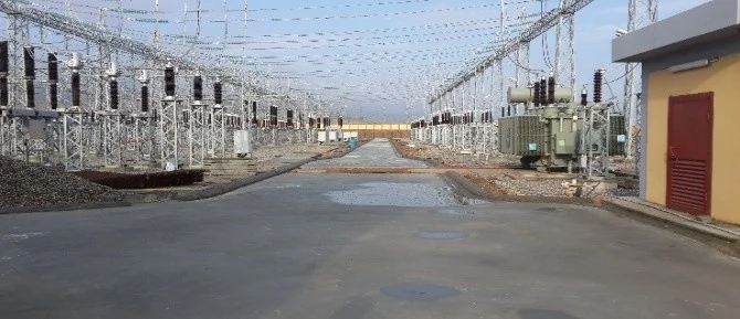Şalt sahası koridoru, güç trafosu ve kumanda binası