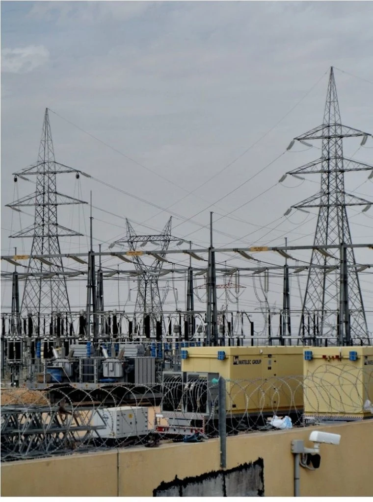 220 kV şalt sahası, iletim direkleri ve mobil santral üniteleri